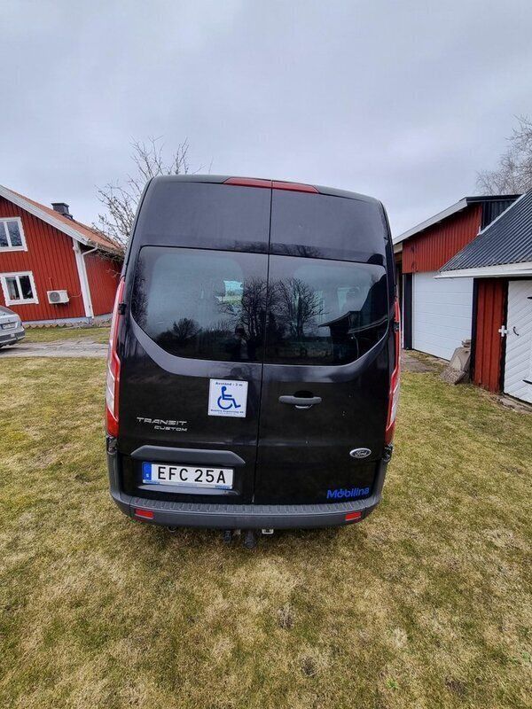 Svart Begagnad 2015 Ford Transit Custom Kombi | 245 000 kr (Dyr) - Bild 1/4
