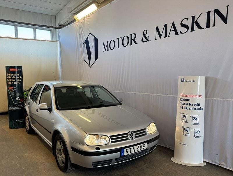 Silver Begagnad 2003 VW Golf IV Halvkombi | 29 900 kr (Marknadspris) - Bild 1/4
