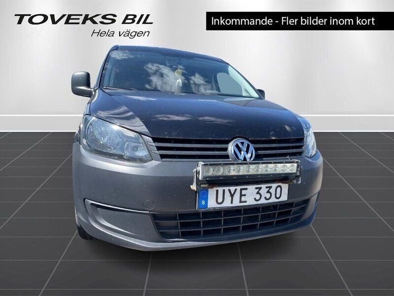 Svart (djupsvart metallic) Begagnad 2015 VW Caddy Maxi Minibuss | 79 000 kr (Bra pris) - Bild 1/1