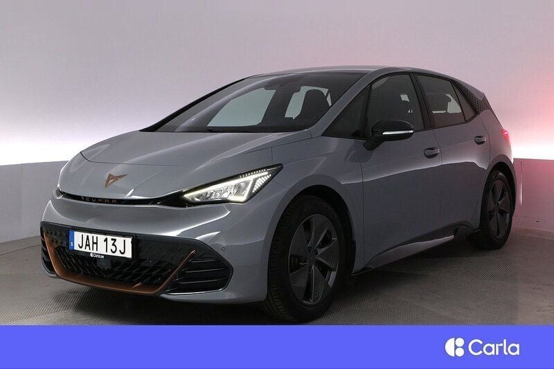 Ljusgrå Begagnad 2023 Cupra Born Halvkombi | 275 900 kr (Marknadspris) - Bild 1/4