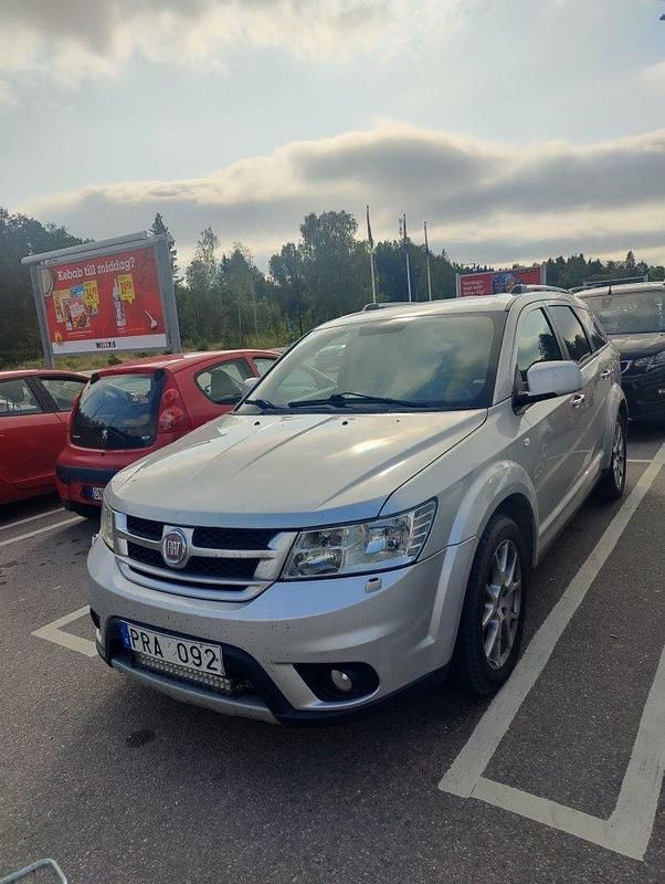 Grå Begagnad 2013 Fiat Freemont SUV | 65 000 kr (Marknadspris) - Bild 1/4