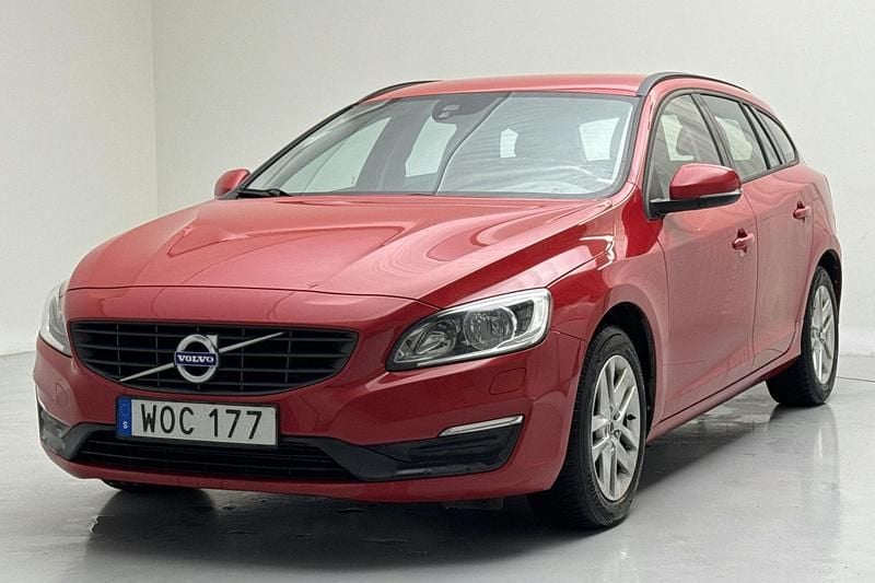 Röd Begagnad 2017 Volvo V60 Kinetic Kombi | 139 000 kr (Superpris) - Bild 1/4