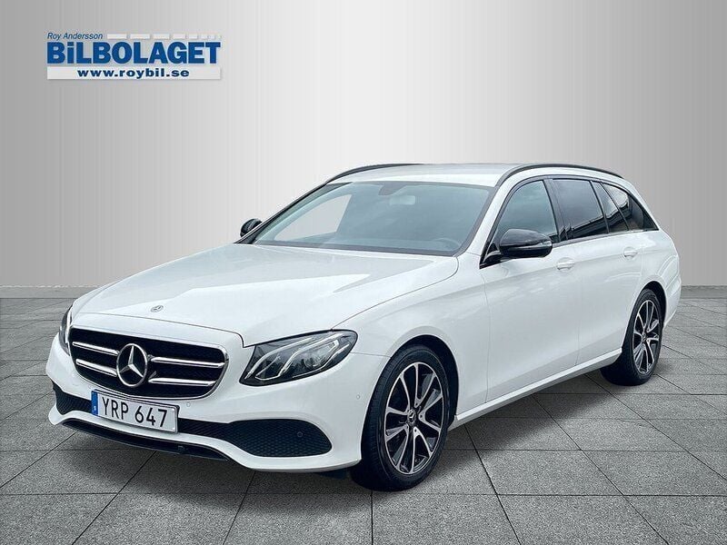 Svart metallic Begagnad 2017 Mercedes E220 Kombi | 299 800 kr - Bild 1/4