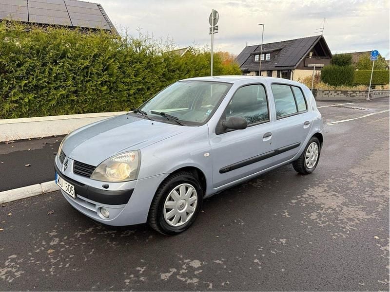 Grå Begagnad 2005 Renault Clio II Halvkombi | 19 900 kr (Bra pris) - Bild 1/4