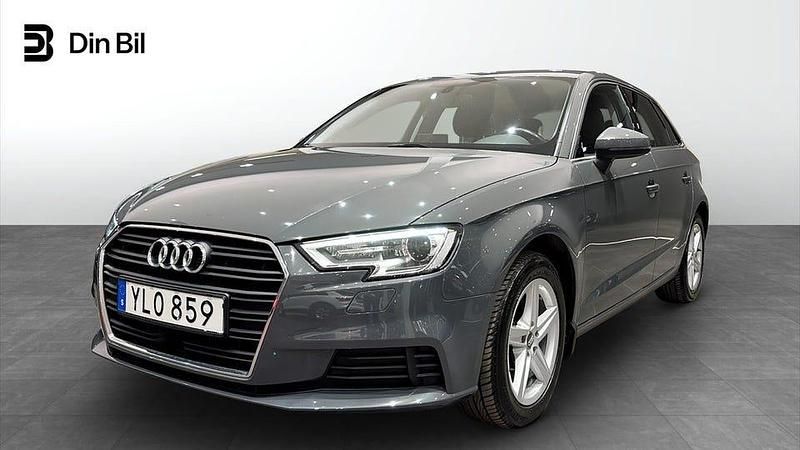 Grå Begagnad 2018 Audi A3 Sportback Proline Halvkombi | 179 000 kr (Marknadspris) - Bild 1/4