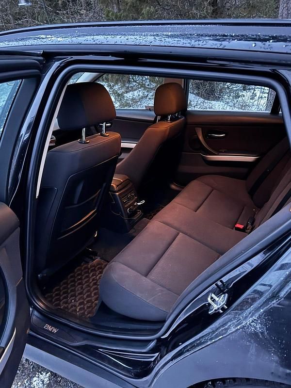 Begagnad BMW 320 184 HK (135 kW) 2010 Kombi