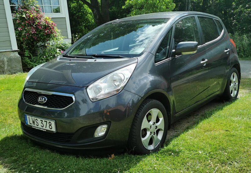 Grå Begagnad 2014 Kia Venga Comfort Halvkombi | 67 000 kr (Marknadspris) - Bild 1/4