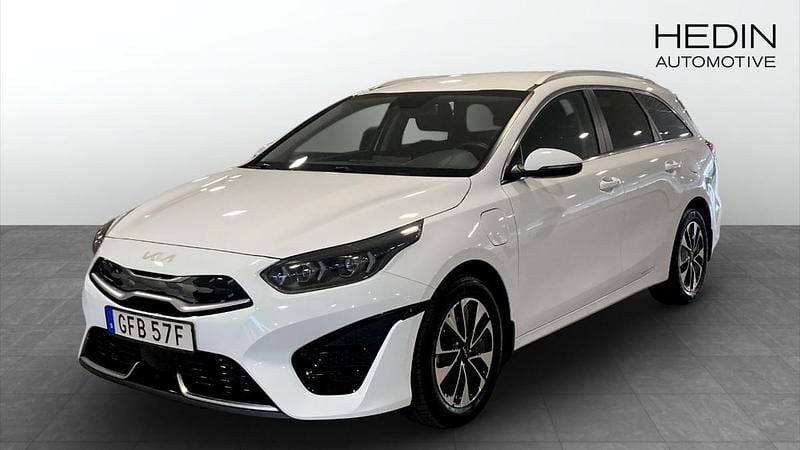Vit (white) Begagnad 2022 Kia Ceed Sportswagon Advance Kombi | 259 900 kr (Marknadspris) - Bild 1/4