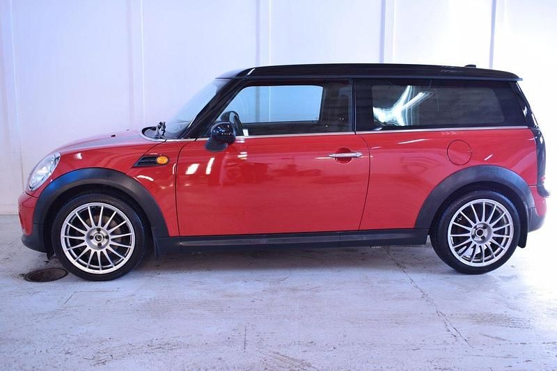 Röd Begagnad 2011 Mini Cooper D Clubman Kombi | 79 900 kr (Marknadspris) - Bild 1/4