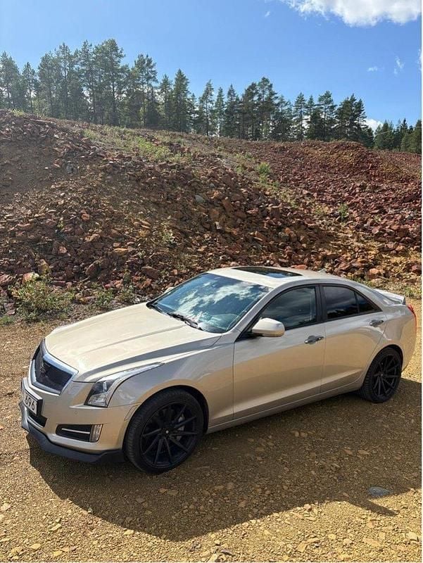 Grå Begagnad 2013 Cadillac ATS Sedan | 149 000 kr - Bild 1/4