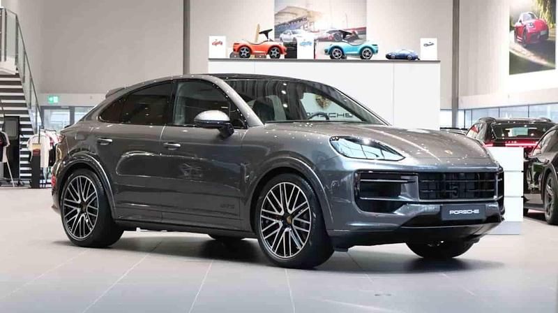 Grå Ny 2026 Porsche Cayenne GTS SUV | 1 696 200 kr - Bild 1/1