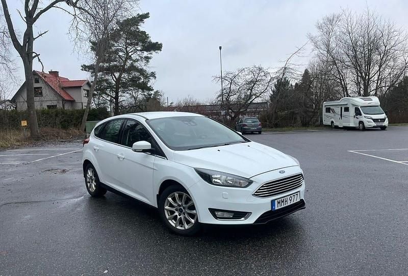 Begagnad 2016 Ford Focus Halvkombi | 77 000 kr (Bra pris) - Bild 1/4