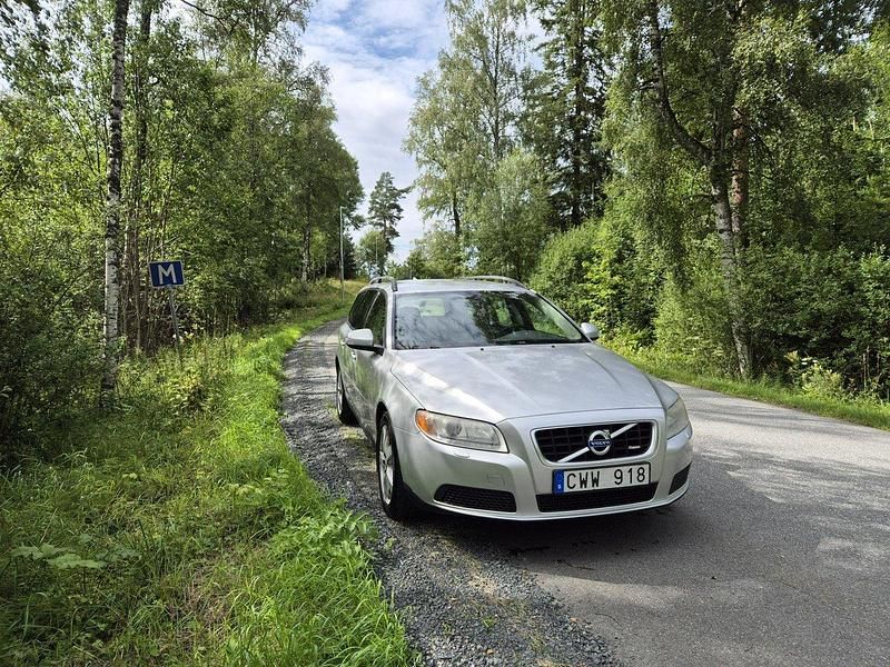 Grå Begagnad 2008 Volvo V70 R-Design Kombi | 55 000 kr (Lite dyr) - Bild 1/3