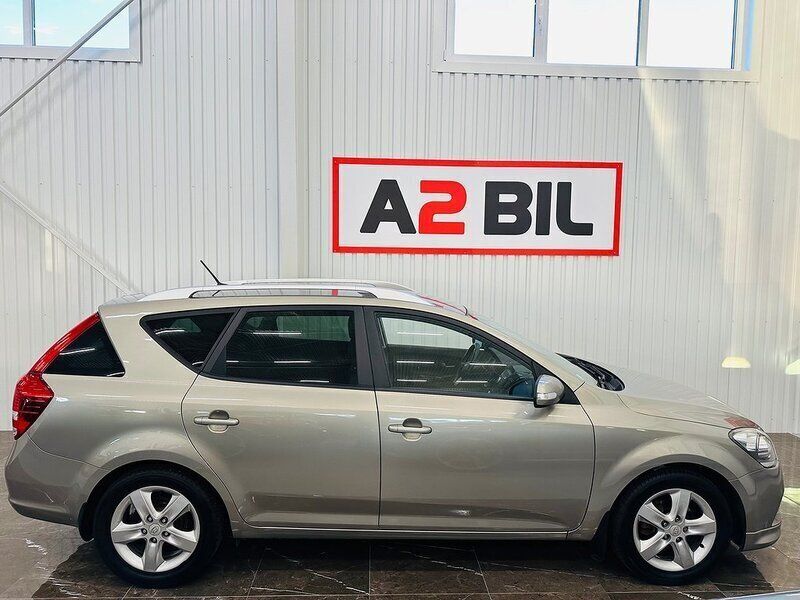 Begagnad Kia Ceed Sportswagon 128 HK (94 kW) 2011 Silver Kombi
