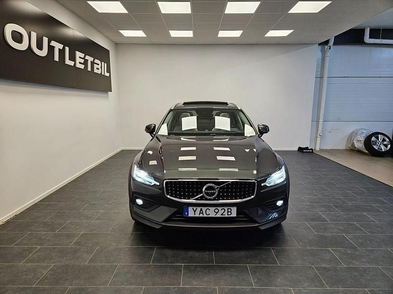 Begagnad Volvo V60 CC 190 HK (139 kW) 2020 Grå Kombi