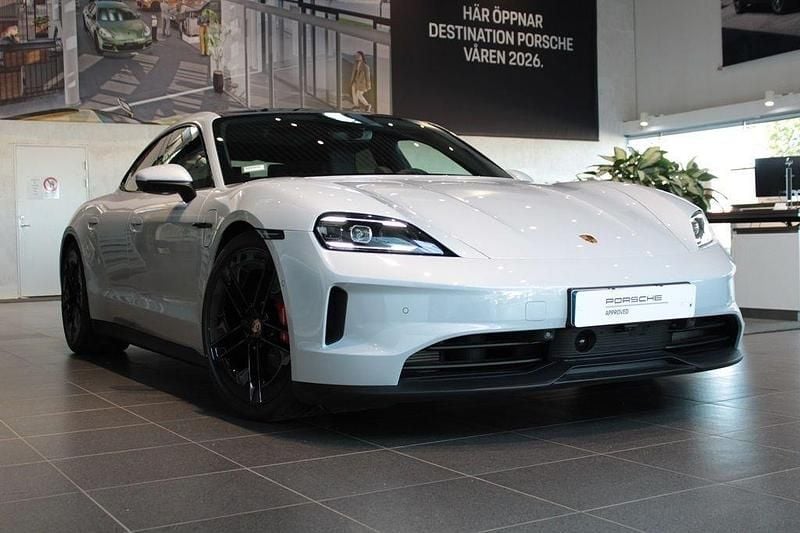 Ljusgrå Ny 2025 Porsche Taycan 4S Sedan | 1 756 400 kr - Bild 1/4