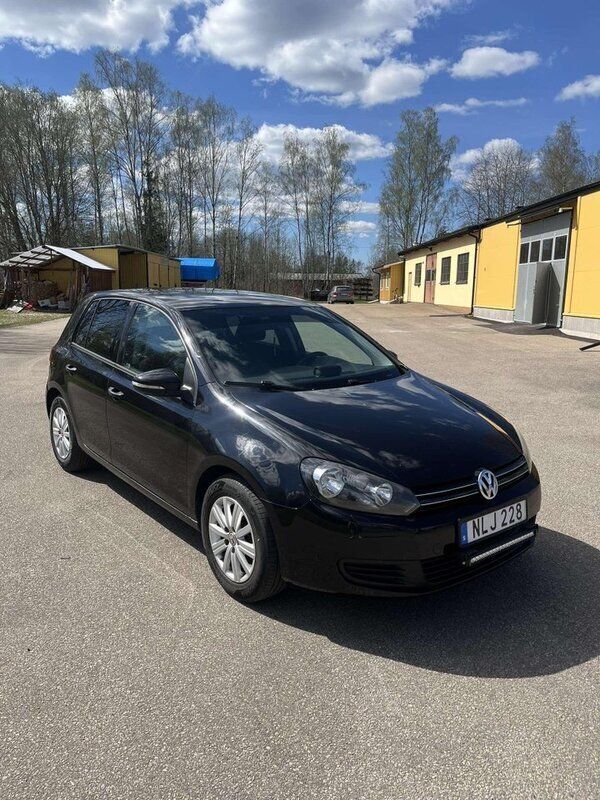 Svart Begagnad 2010 VW Golf VI Halvkombi | 32 000 kr (Bra pris) - Bild 1/4