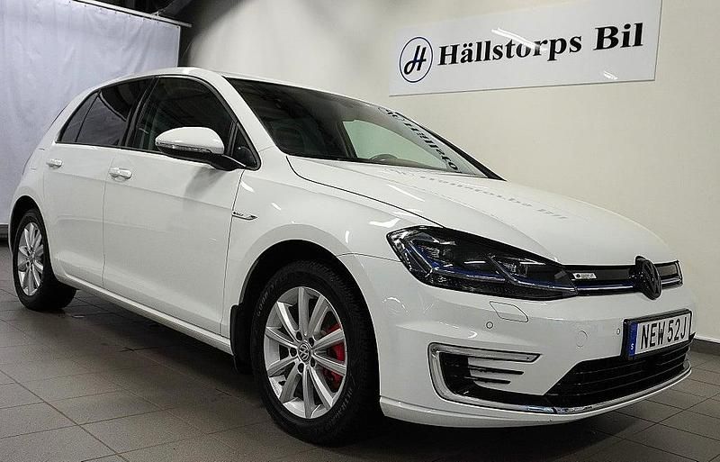 Vit Begagnad 2019 VW e-Golf Halvkombi | 159 900 kr (Marknadspris) - Bild 1/4