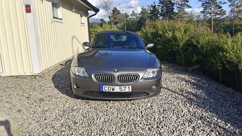 Grå Begagnad 2004 BMW Z4 Cab | 90 000 kr (Bra pris) - Bild 1/4