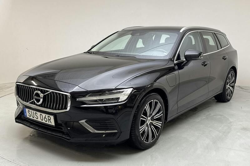Svart Begagnad 2022 Volvo V60 Inscription Kombi | 259 000 kr (Bra pris) - Bild 1/4