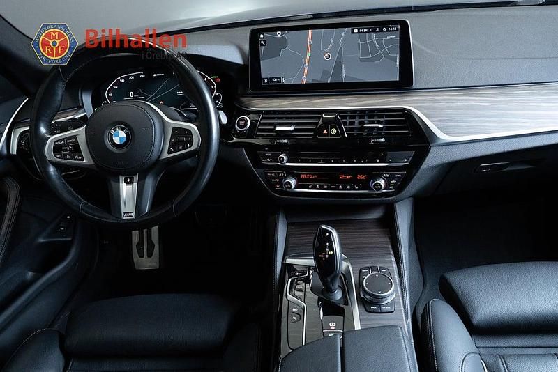 Begagnad BMW 530e M Sport 184 HK (135 kW) 2021 Blå Kombi