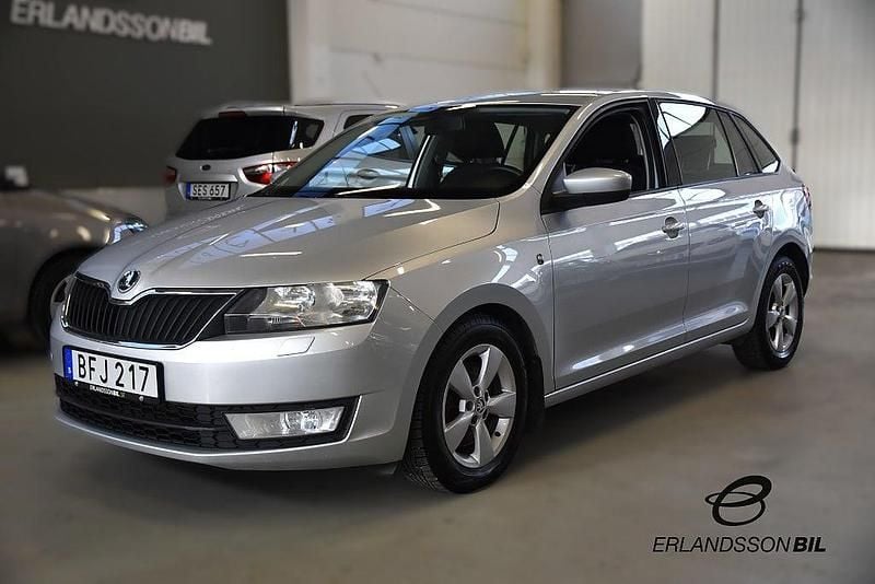 Silver Begagnad 2014 Skoda Rapid Halvkombi | 77 900 kr (Marknadspris) - Bild 1/4