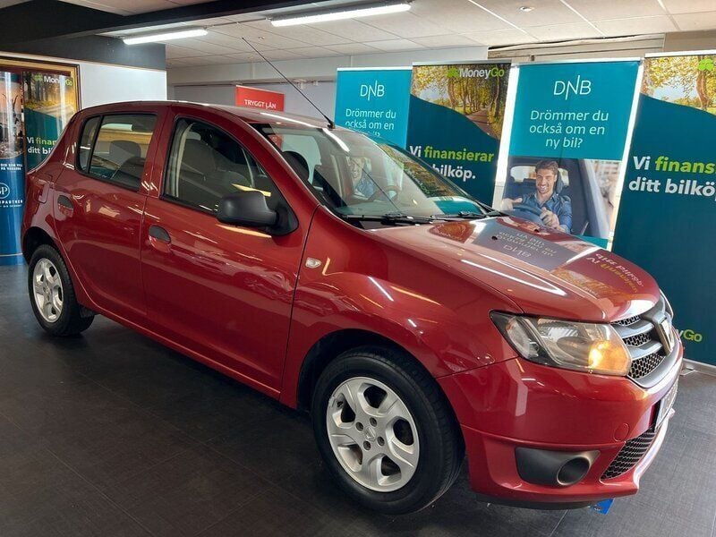 Röd Begagnad 2015 Dacia Sandero Halvkombi | 59 900 kr (Bra pris) - Bild 1/4
