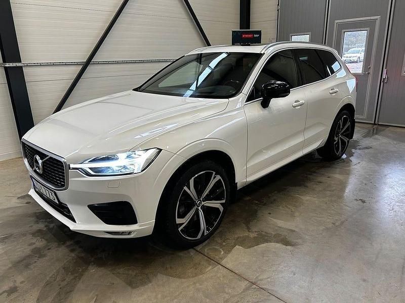 Vit Begagnad 2018 Volvo XC60 R-Design SUV | 349 500 kr (Marknadspris) - Bild 1/4