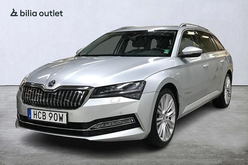 Silver Begagnad 2021 Skoda Superb LAURIN & KLEMENT Kombi | 279 900 kr (Bra pris) - Bild 1/3