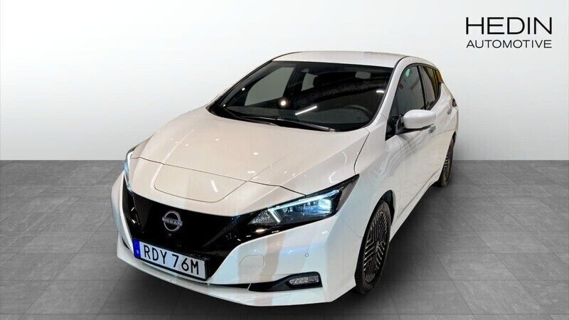 Vit (white) Begagnad 2022 Nissan Leaf 360º Halvkombi | 189 900 kr (Marknadspris) - Bild 1/4
