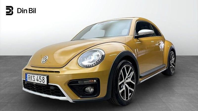 Gul (verde borneo) Begagnad 2017 VW Beetle Dune Halvkombi | 150 000 kr (Bra pris) - Bild 1/4