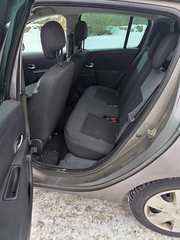 Begagnad Renault Clio R.S. 75 HK (55 kW) 2011 Halvkombi