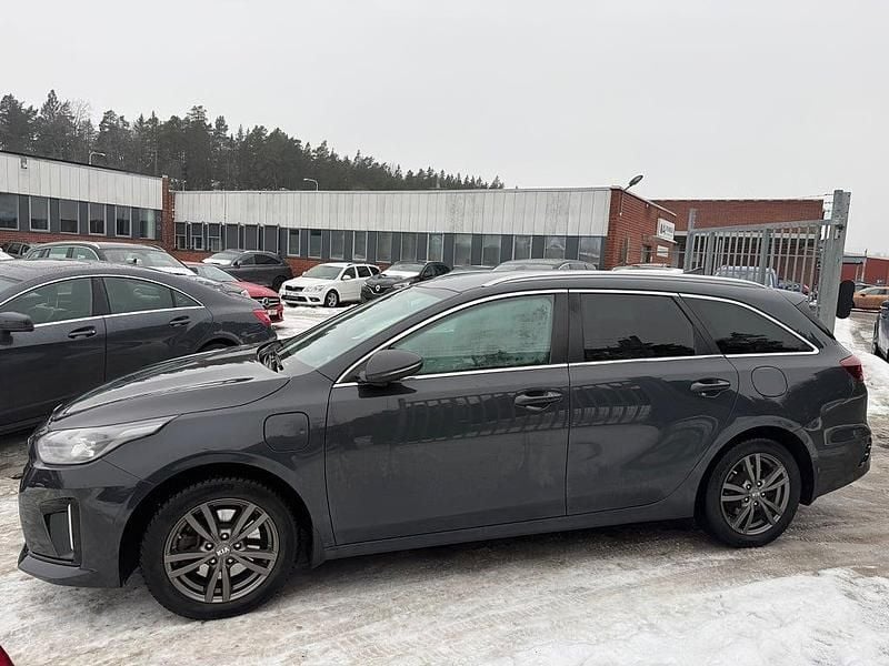 Begagnad Kia Ceed Sportswagon 141 HK (103 kW) 2020 Grå Kombi