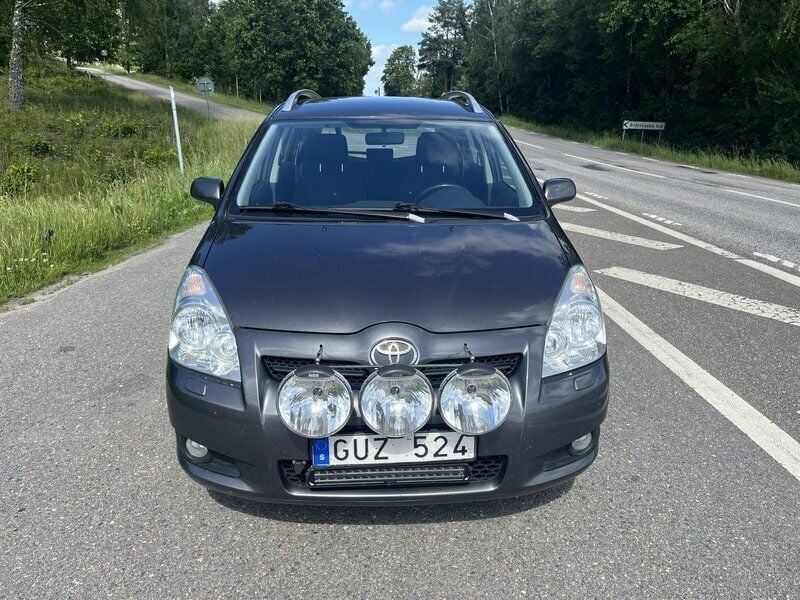 Grå Begagnad 2008 Toyota Corolla Verso Minibuss | 43 500 kr (Marknadspris) - Bild 1/4