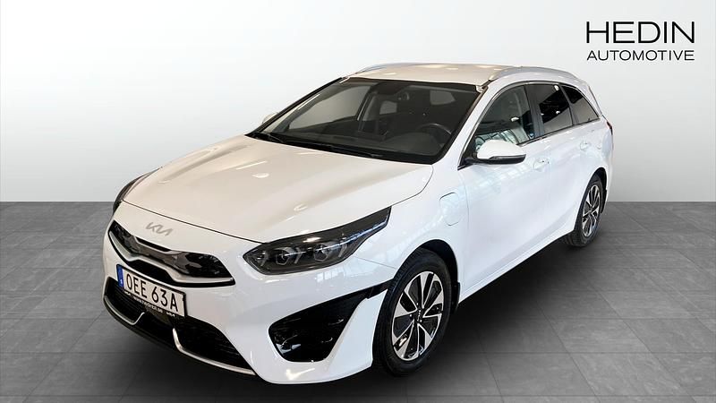 Vit (white) Begagnad 2022 Kia Ceed Sportswagon Advance Kombi | 249 900 kr (Marknadspris) - Bild 1/4