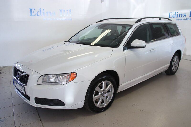 Vit Begagnad 2011 Volvo V70 Momentum Kombi | 109 000 kr (Lite dyr) - Bild 1/4
