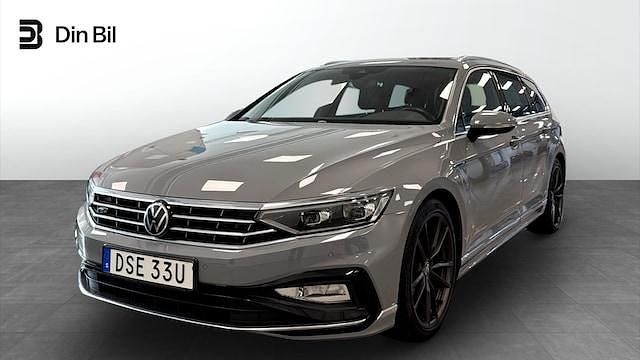 Grå Begagnad 2022 VW Passat R-line Kombi | 339 900 kr (Lite dyr) - Bild 1/4