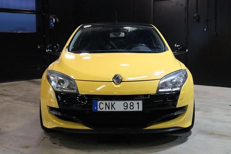 Begagnad Renault Mégane III R.S. 250 HK (183 kW) 2010 Gul