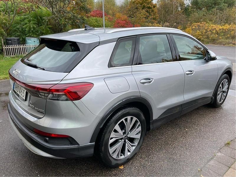 Silver Begagnad 2023 Audi Q4 e-tron SUV | 475 000 kr (Marknadspris) - Bild 1/4