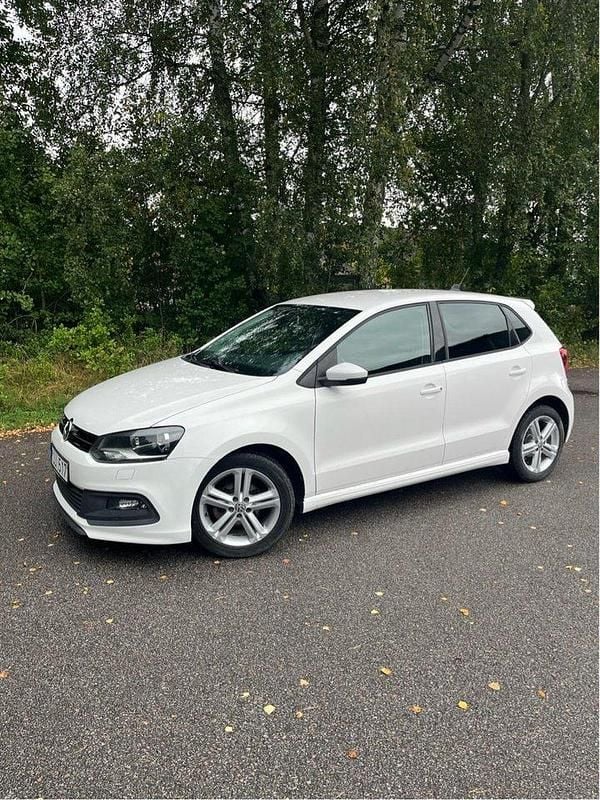 Vit Begagnad 2014 VW Polo Halvkombi | 69 000 kr (Bra pris) - Bild 1/3