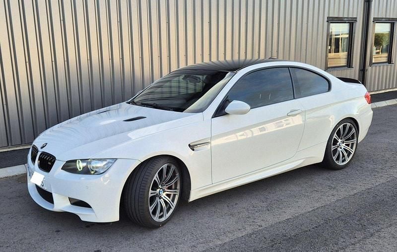 Vit Begagnad 2009 BMW M3 Sportkupé | 489 000 kr (Marknadspris) - Bild 1/4