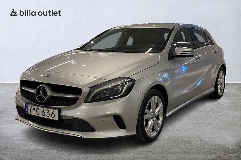 Silver Begagnad 2017 Mercedes A180 Halvkombi | 132 800 kr (Marknadspris) - Bild 1/4