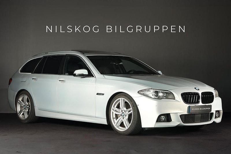 Ljusgrå Begagnad 2013 BMW 535 M Sport Kombi | 229 900 kr - Bild 1/4