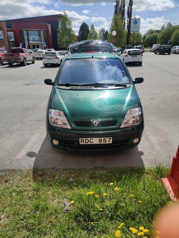 Grön Begagnad 2000 Renault Scénic Minibuss | 25 000 kr (Dyr) - Bild 1/4