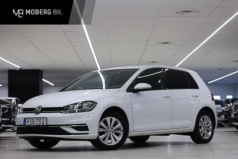 Vit Begagnad 2017 VW Golf VII Halvkombi | 124 900 kr (Marknadspris) - Bild 1/3