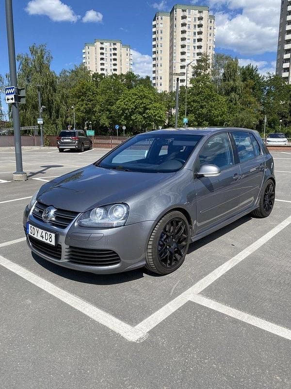 Grå Begagnad 2008 VW Golf VI R Halvkombi | 90 000 kr - Bild 1/4