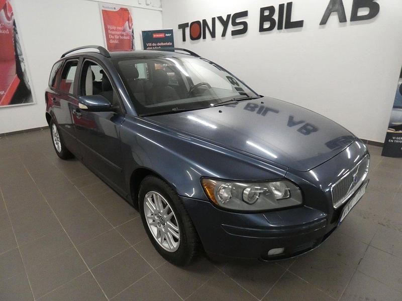 Blå Begagnad 2005 Volvo V50 Kinetic Kombi | 29 900 kr (Marknadspris) - Bild 1/4