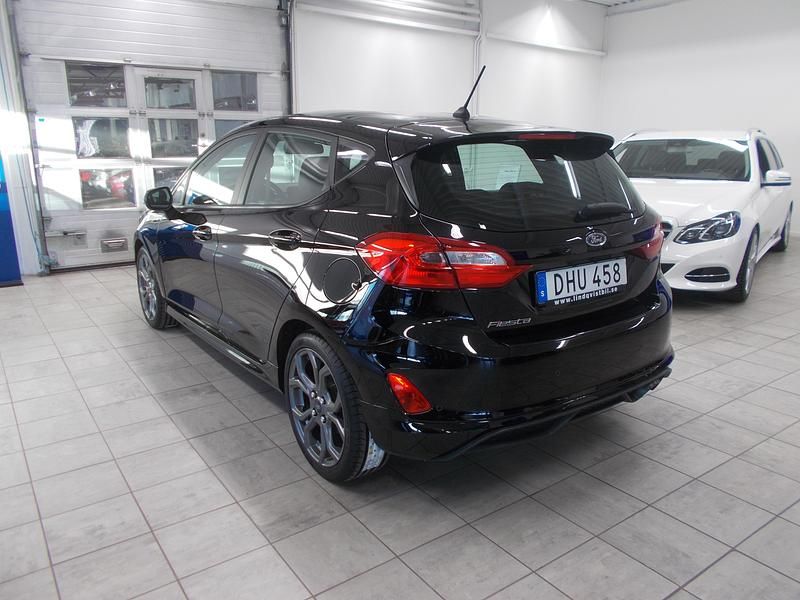Begagnad Ford Fiesta 2018 Svart