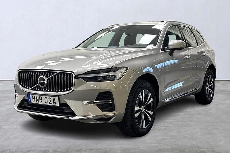 Silver Begagnad 2025 Volvo XC60 Core SUV | 509 900 kr (Bra pris) - Bild 1/4