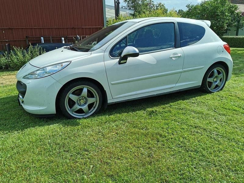 Vit Begagnad 2007 Peugeot 207 RC Halvkombi | 35 000 kr (Superpris) - Bild 1/4